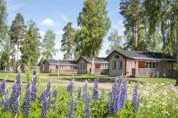 Foto på stugbyn vid Munkfors förenings- och konferenscenter