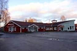 Munkerudsskolan med sin röda träfasad.