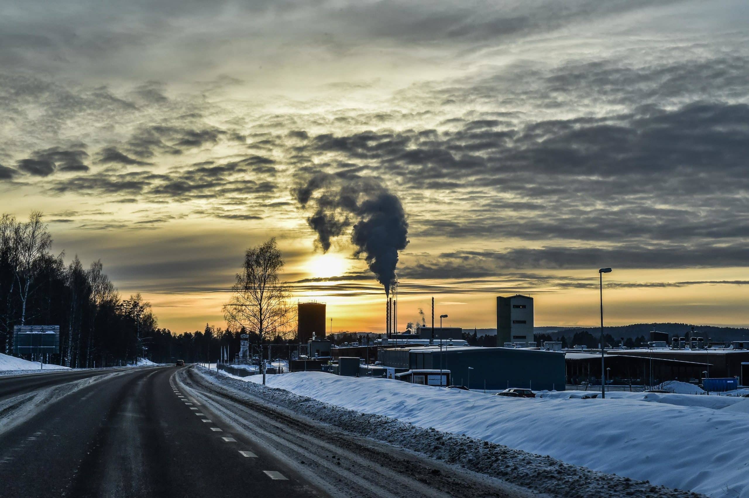 Soluppgång över bruksområdet i Munkfors, sett från riksväg 62.
