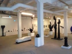 Foto föreställande en del av skulpturutställningen på Laxholmens kulturhus.