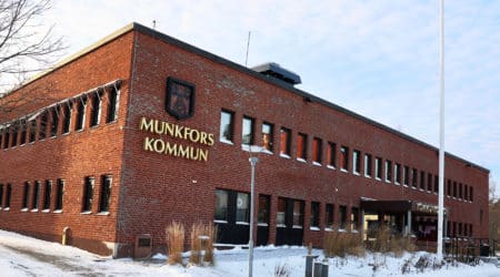 Kommunhuset i vintermiljö