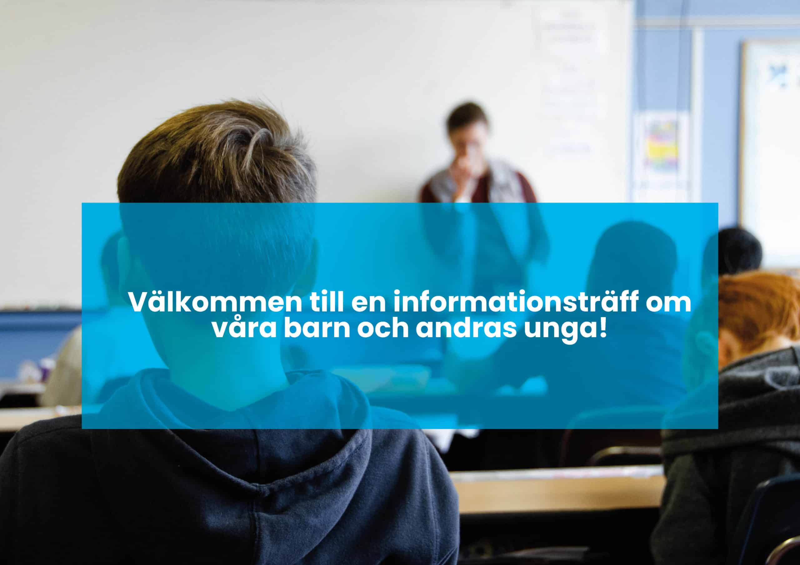 Barn sitter i ett klassrum med en vuxen längst fram.