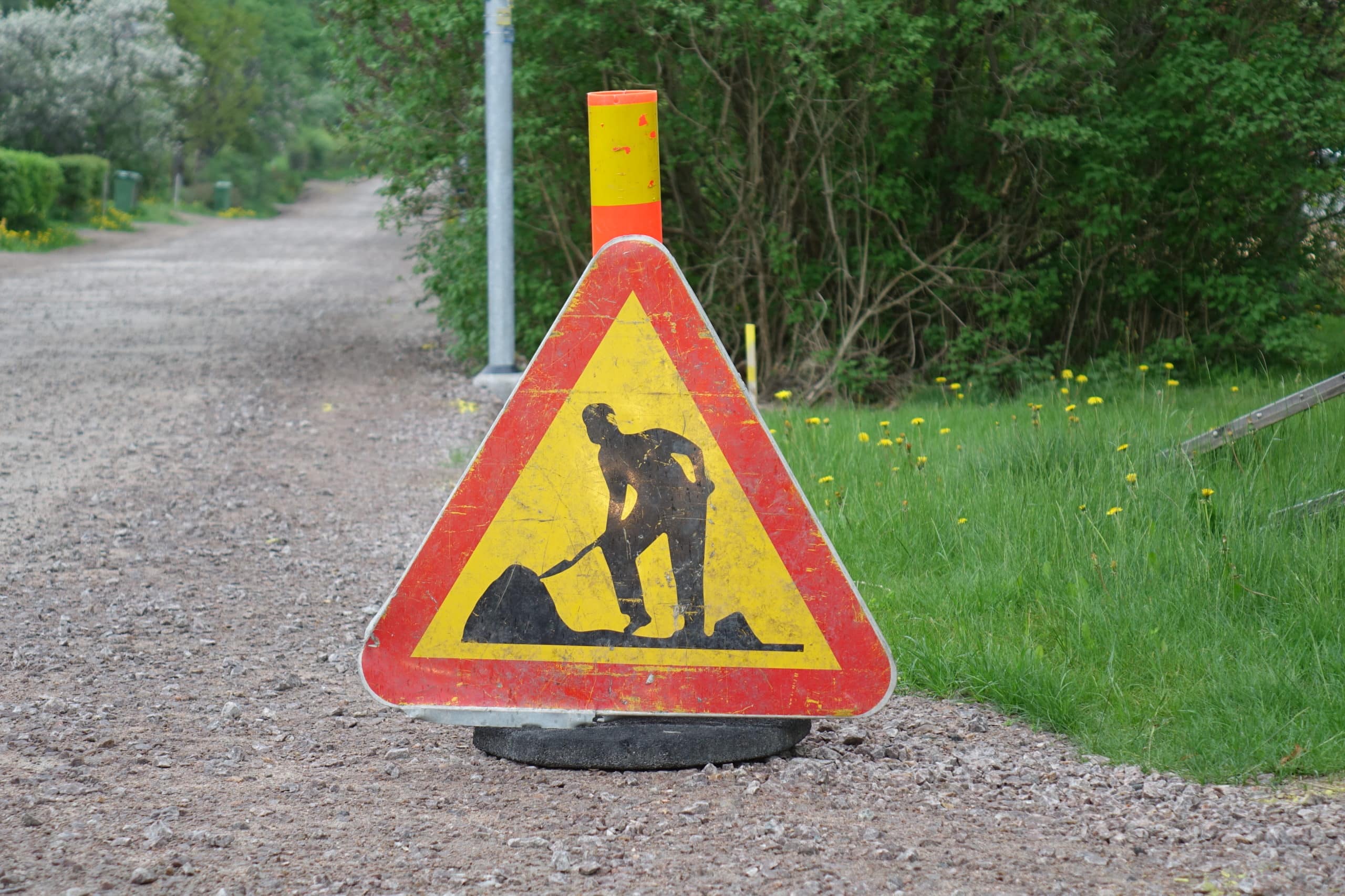 Skylt för vägarbete