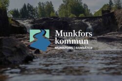 Munkforsen med Munkfors kommuns logotyp