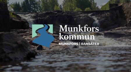 Munkforsen med Munkfors kommuns logotyp